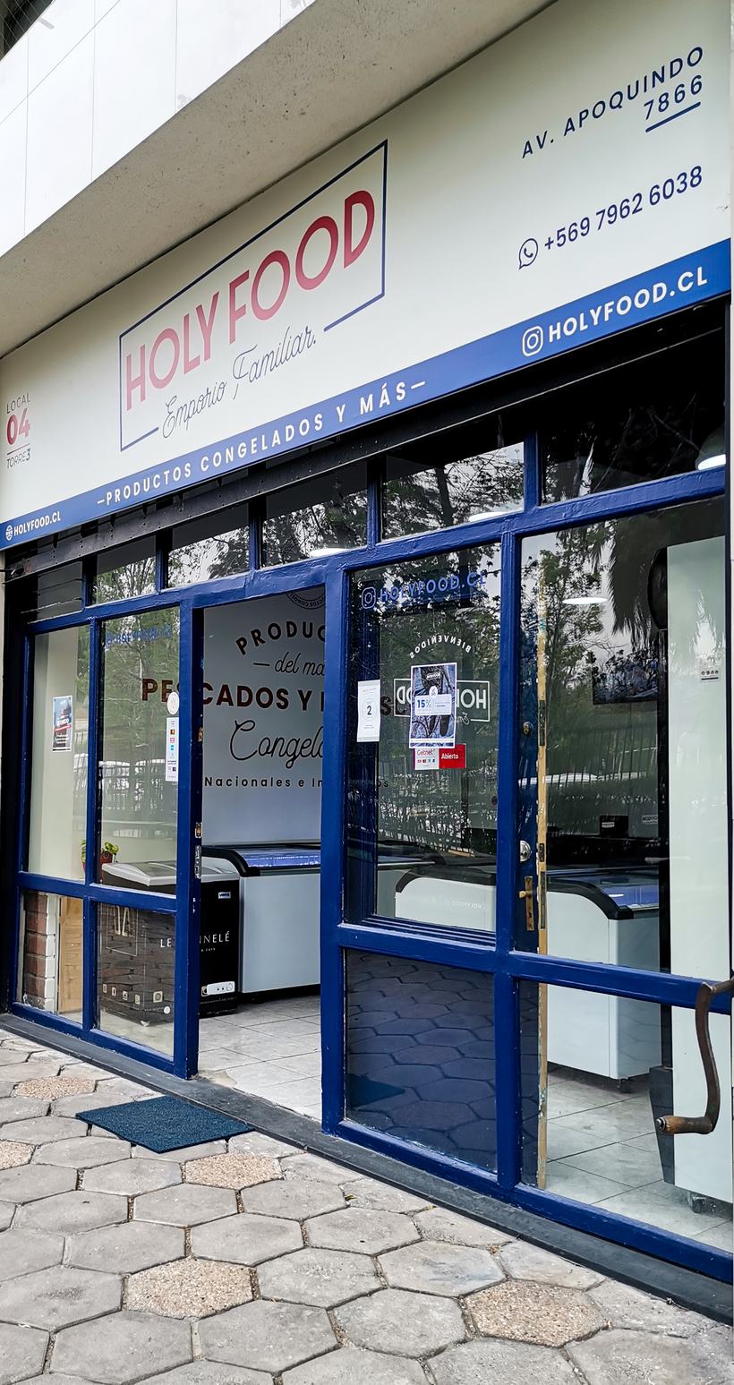 Fachada completa del emporio Holy Food